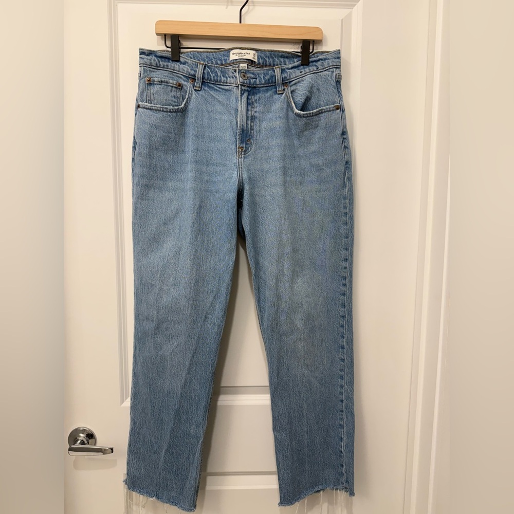 Abercrombie & Fitch 90’s Straight Mid-Rise Curve Love